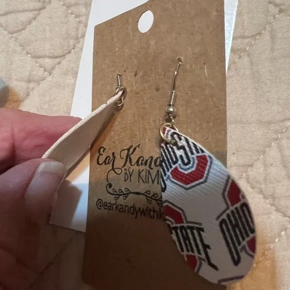 ****Donated****Ohio State University dangling earrings - Picture 3 of 5